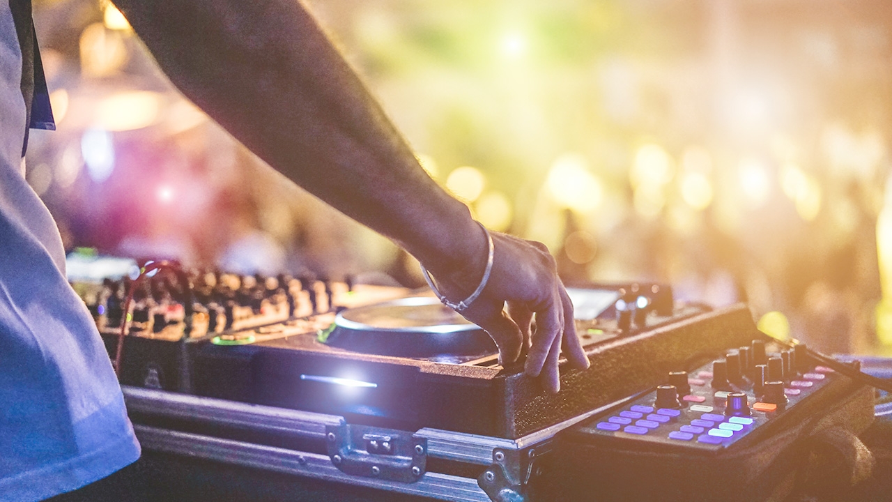 เชียงราย สั่งปิดสถานบันเทิงผู้ติดเชื้อรายที่ 7 ไปเที่ยว 14 วัน