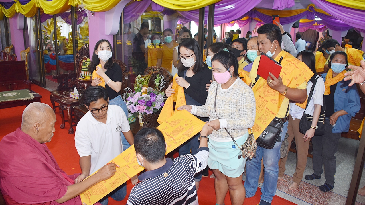 คอหวยขอพร "ไอ้ไข่" สามนคร ไม่ผิดหวังได้ "เลขเด็ด" ลุ้นโชคงวด 16/12/63