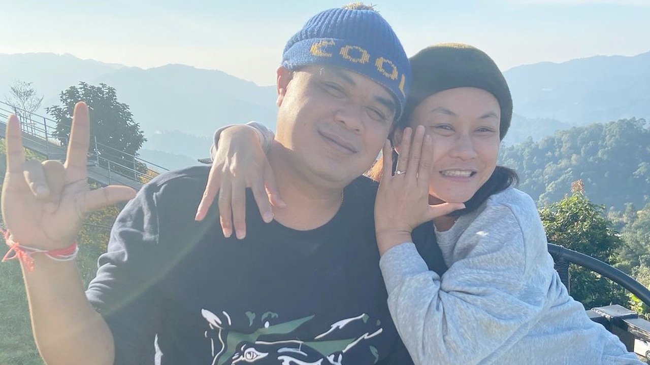 ลูลู่ อาร์สยาม ถูกแฟนหนุ่มขอแต่งงาน ที่ม่อนแจ่ม หลังคบมา 17 ปี (คลิป)
