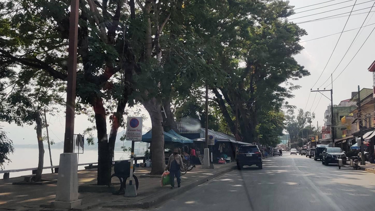 สปป.ลาว ระงับเรือสินค้าและด่านเข้า-ออกเหตุพิษโควิด ทำท่าเรือเชียงแสนหงอย