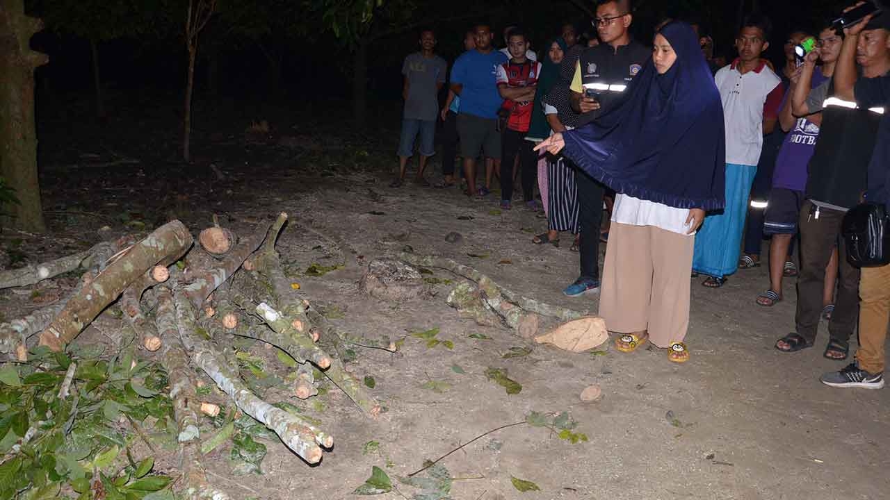 หนุ่มสุดทน โจรใบ้ญาติเมีย ย่องลักไม้ฟืน คว้ามีดฟัน ตายสยองคอเกือบขาด