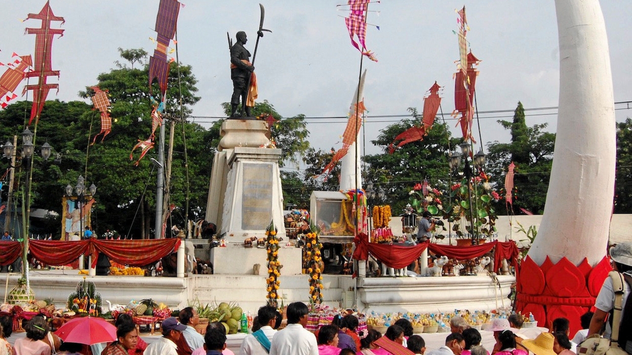 สารทเขมร “ขแมร์ลือ” บูชาผีบรรพบุรุษ “แซนโฎนตา”
