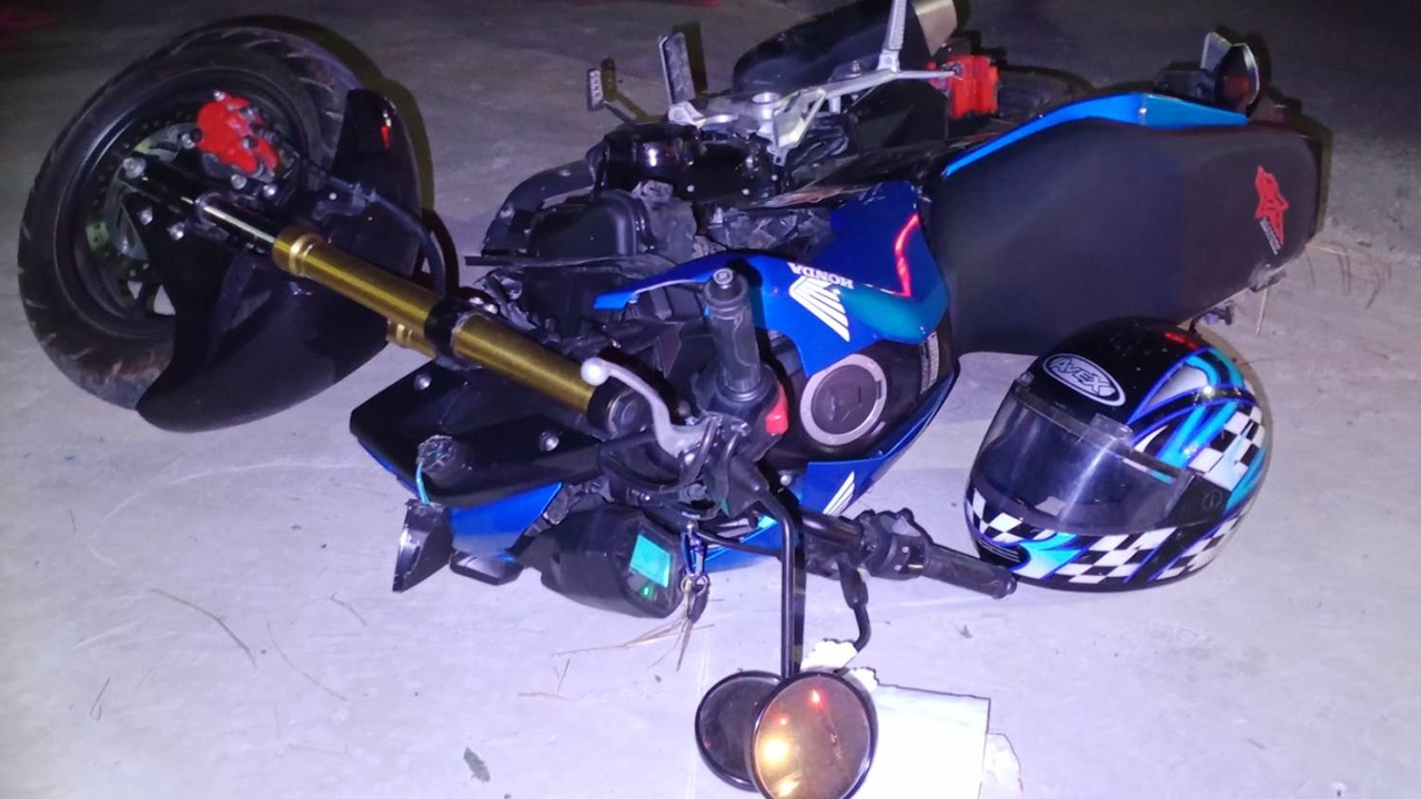 สาวใหญ่ขับเบนซ์ ชนจยย. กลางถนนนครนายก คนขี่ดับ อ้างโดนตัดหน้า