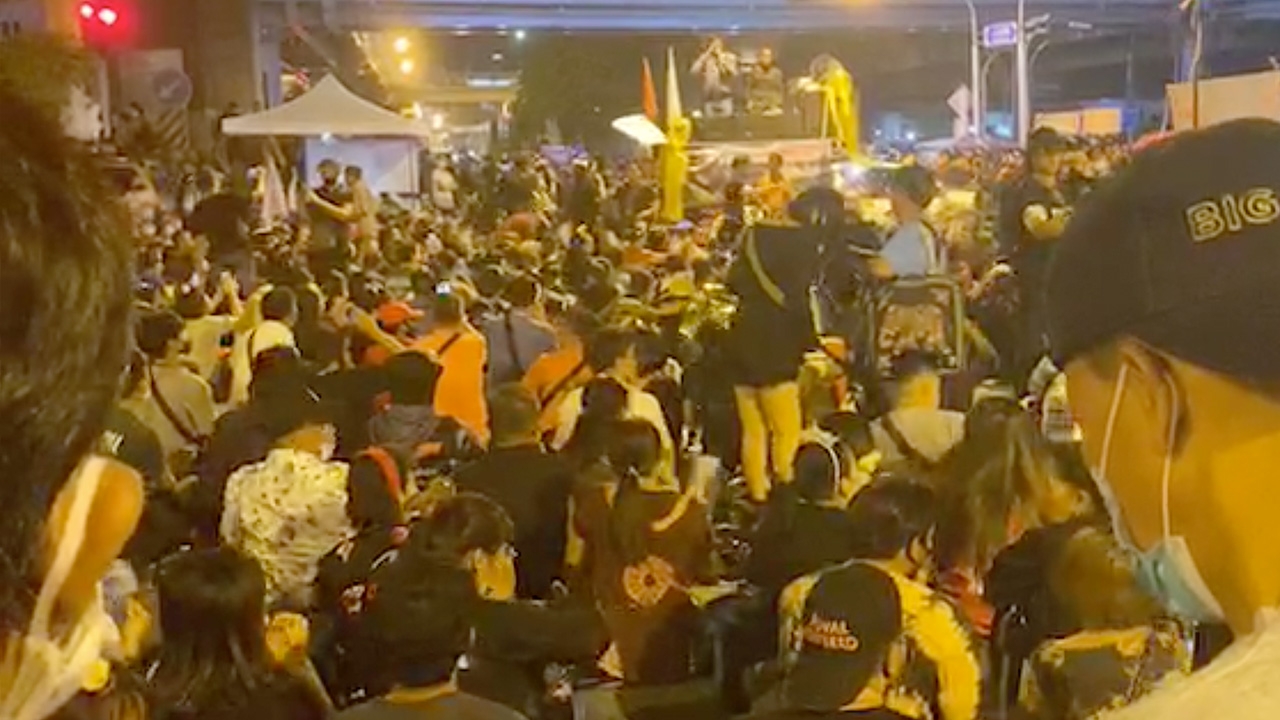 ม็อบ ชุมนุมหน้าห้าง อิมพีเรียลเวิลด์ สำโรง จี้ รัฐเลิกดำเนินคดี ม.112