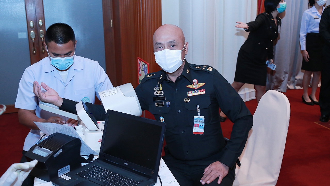 กลาโหมฯ นำกำลังพล 300 นาย แบ่งปันโลหิต ต่อชีวิตผู้ป่วยภาวะวิกฤติ