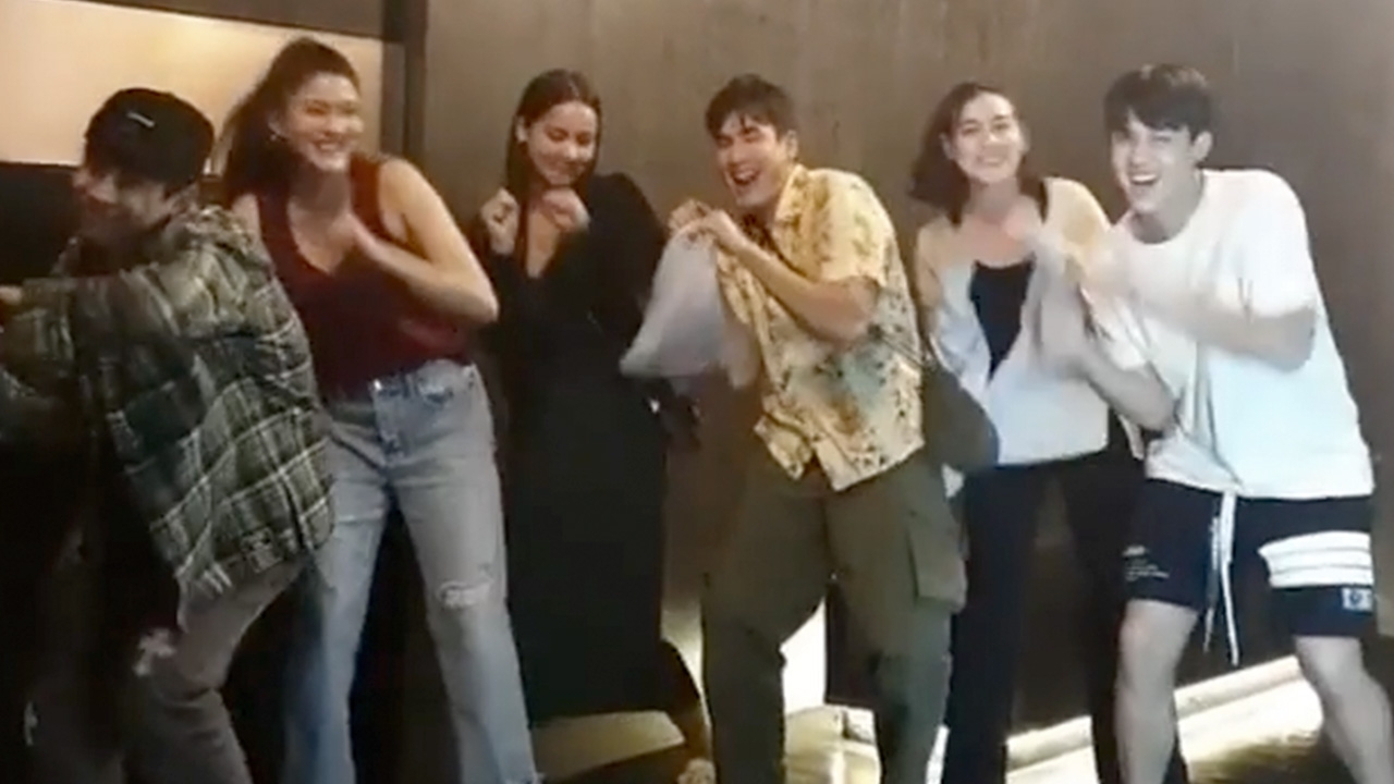 ถุงก๊อบแก๊บก็มา ณเดชน์ หอบอะไรมาก้มต่ำกันเป็นคู่กับ ญาญ่า-หมาก-คิม