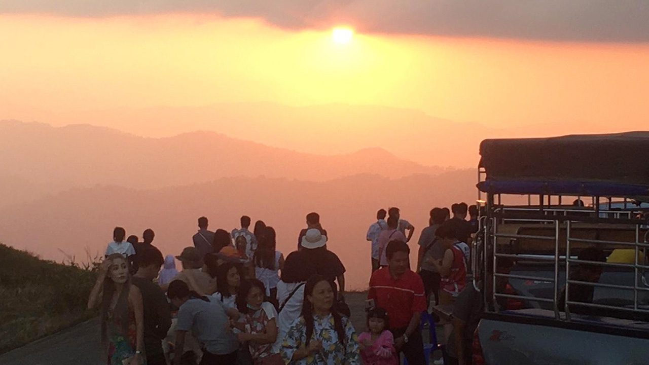 เที่ยวบ้านอีต่อง ไปขึ้นเนินช้างศึก ชมอาทิตย์ลับฟ้าบนเทือกเขาตะนาวศรี 