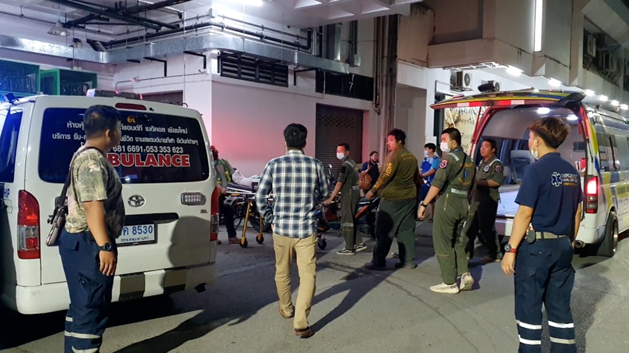 ญาติเศร้า กู้ภัยนำ 5 ศพอุบัติเหตุโศกนาฏกรรมบนดอยอินทนนท์ ส่งผ่าชันสูตร