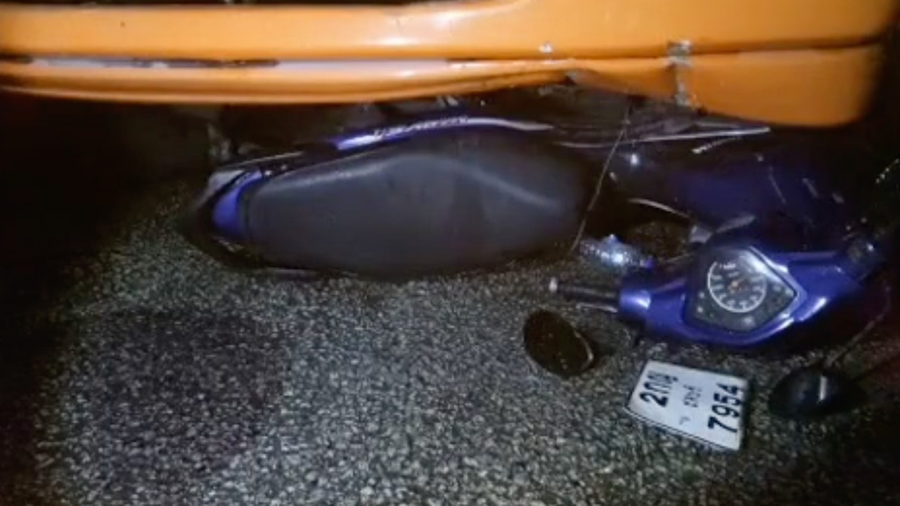 รถบรรทุก 18 ล้อเฉี่ยวจยย.ล้ม เหยียบซ้ำร่างหนุ่มใหญ่ เสียชีวิต