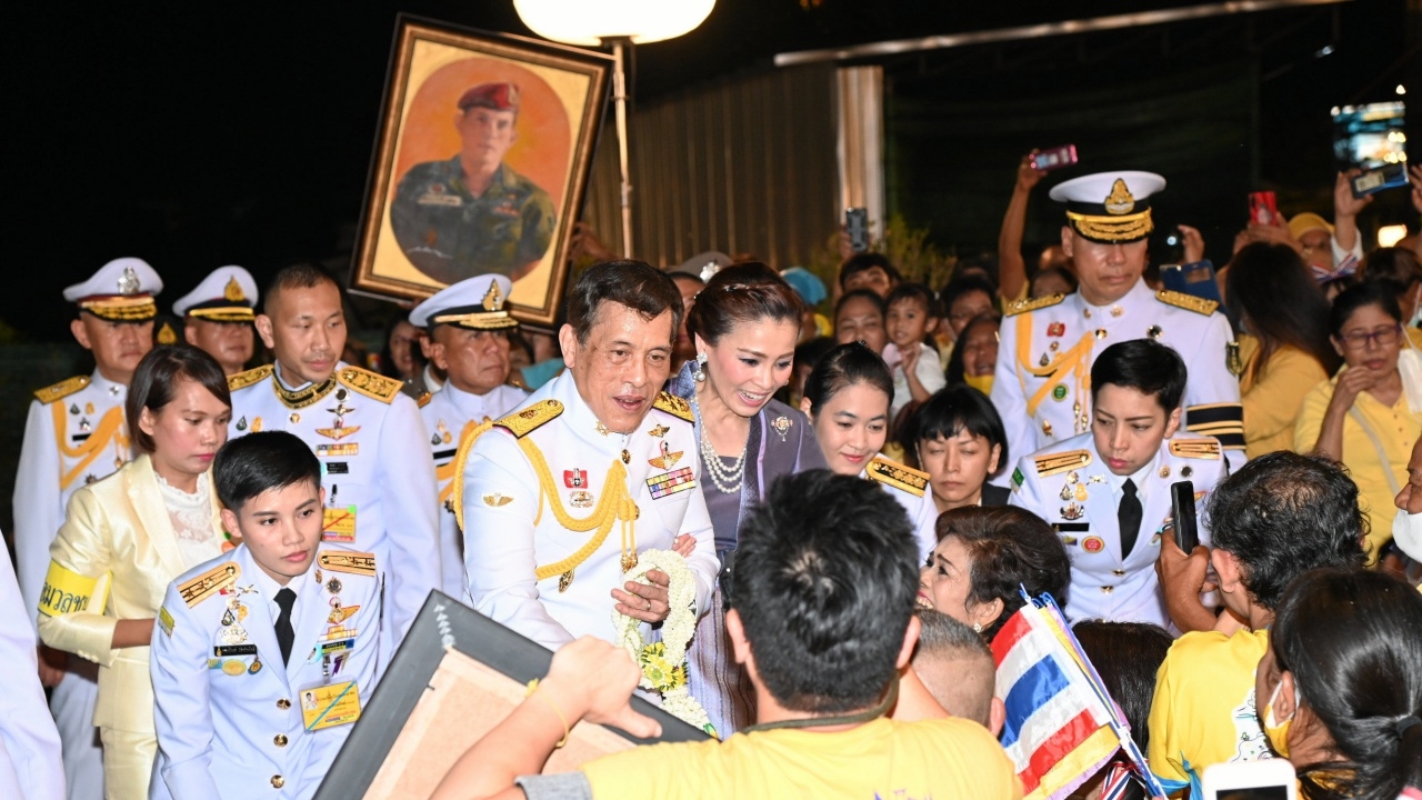 ในหลวง-พระราชินี ทรงเยี่ยมราษฎร ชาวพระนครศรีอยุธยาและพื้นที่ใกล้เคียง