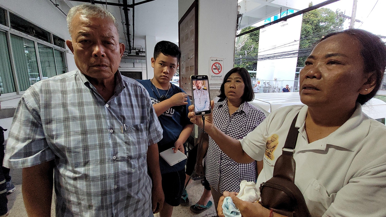 ญาติรับ 5 ศพเหตุรถคว่ำอินทนนท์กลับปทุมฯ โวยเหรียญร.5 ของนายกก้างหายไป