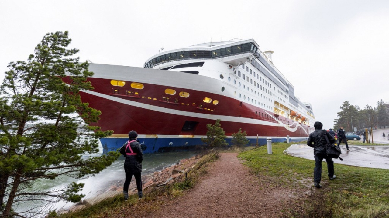 สุดระทึก เรือข้ามฟากเกยตื้นฟินแลนด์ ผู้โดยสาร ลูกเรือตกค้างกว่า 400 คน