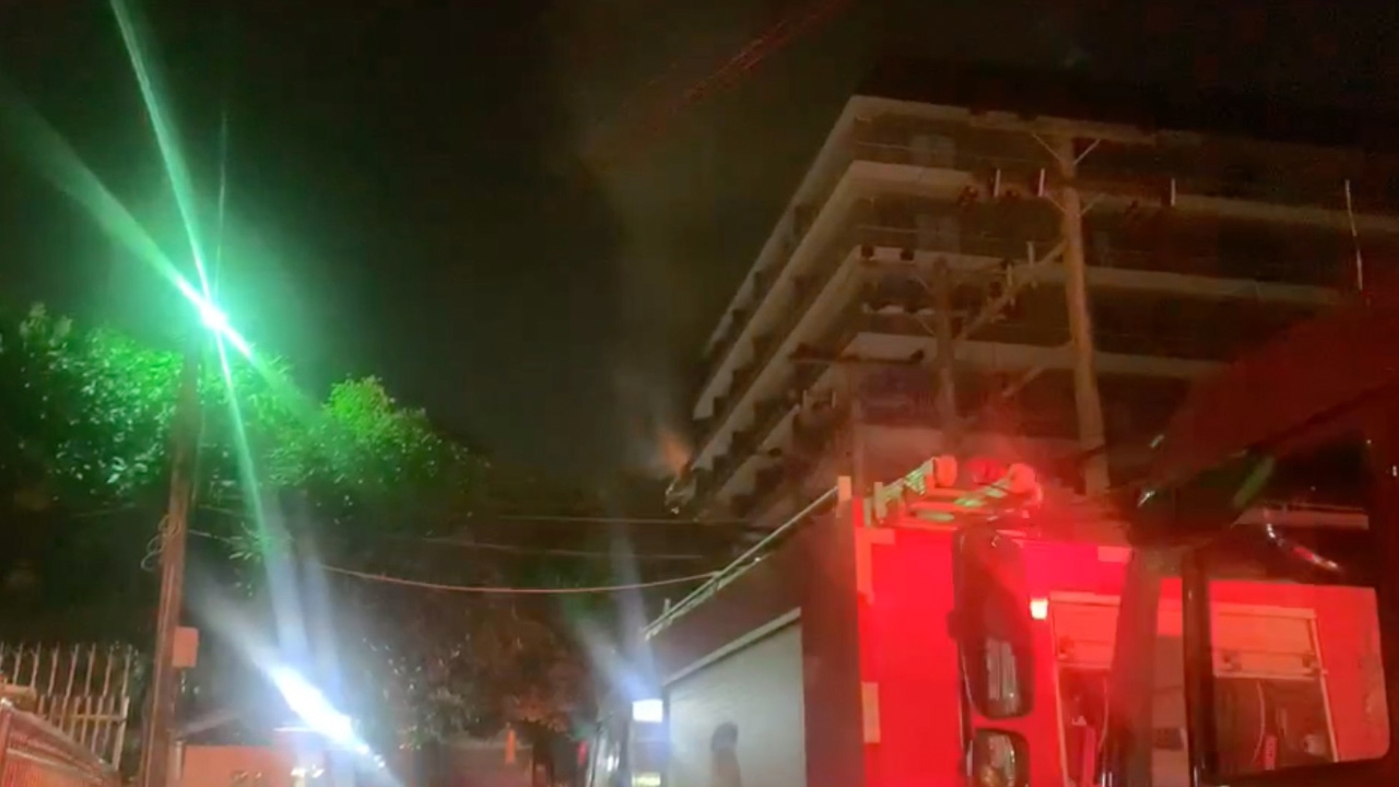 ระทึก ไฟไหม้คอนโด ซอยเพชรเกษม 32 คนอพยพหนีตาย