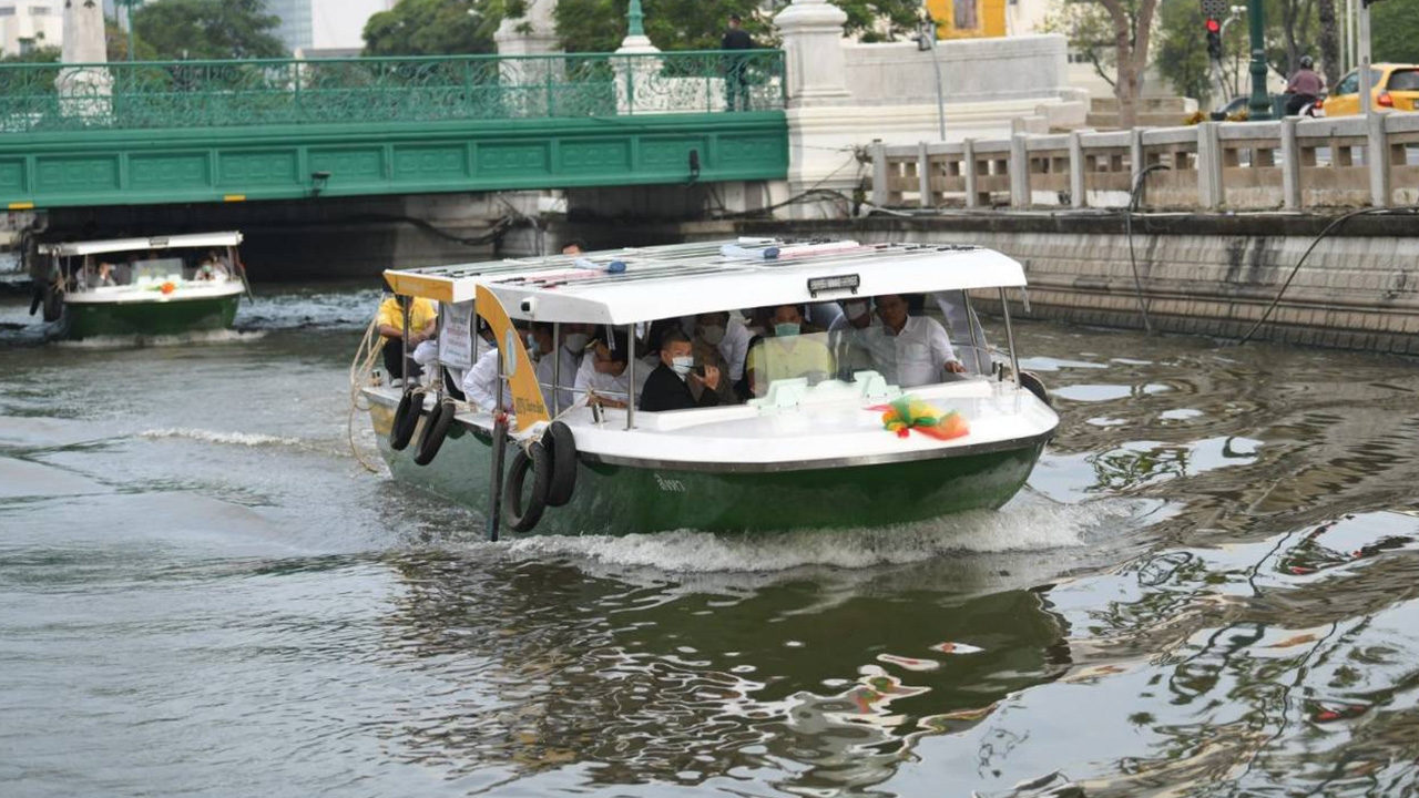 กทม.ลองนำเรือโดยสารไฟฟ้าแล่นในคลองผดุงกรุงเกษม ก่อนเปิดใช้จริง 27 พ.ย.63