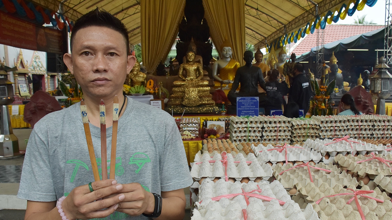 นายหน้าหอบไข่ไก่หมื่นฟอง แก้บนพระเงินพระทอง ได้เงินจากขายที่นับล้าน