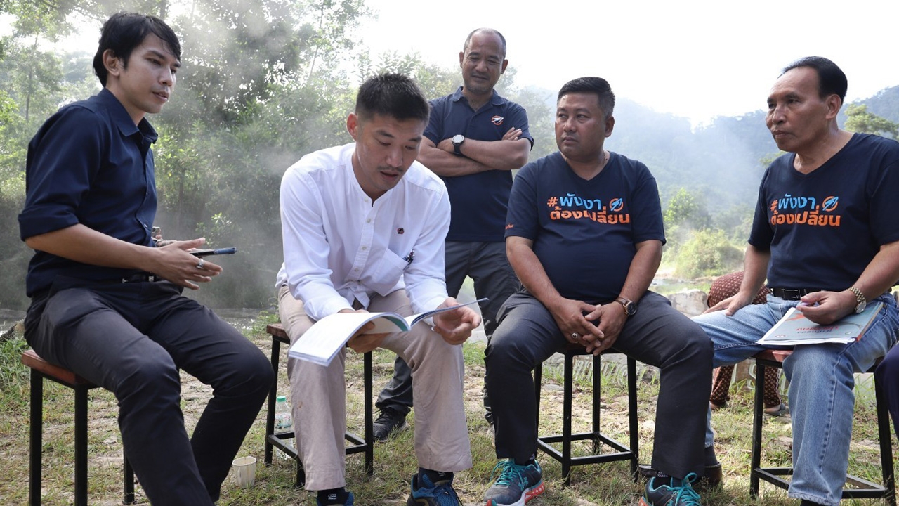 “ธนาธร” ยังล่องใต้ วันนี้เยือนพังงา ร่วมวงคุยคนพื้นที่หาทางพัฒนาท้องถิ่น