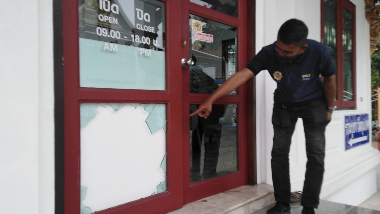 ล่าโจรใจบาปงัดตู้บริจาคพระเครื่องหลวงปู่เอี่ยม วัดหนังฯสูญกว่า 1 ล้านบาท