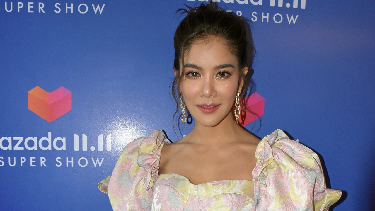 “ก้อย รัชวิน” ตื่นเต้นตั้งแต่แจกการ์ด ซึ้งเล่าโมเมนต์ “ตูน” น้ำตาคลอดีใจก้อยใส่ชุดเจ้าสาว