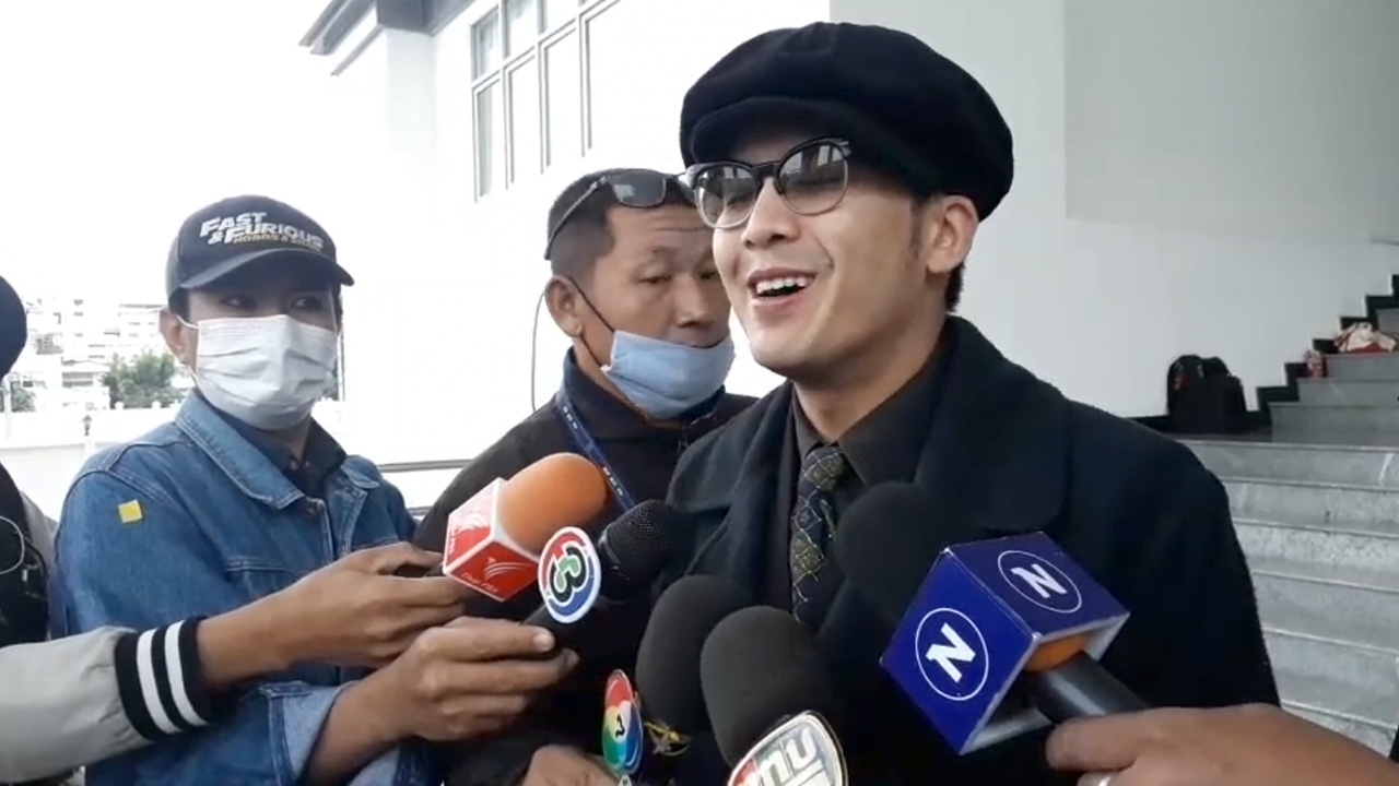 "แอมมี่ เดอะบอตทอมบลูส์" เข้ารายงานตัวศาล ย้ำ พร้อมชุมนุมต่อ 