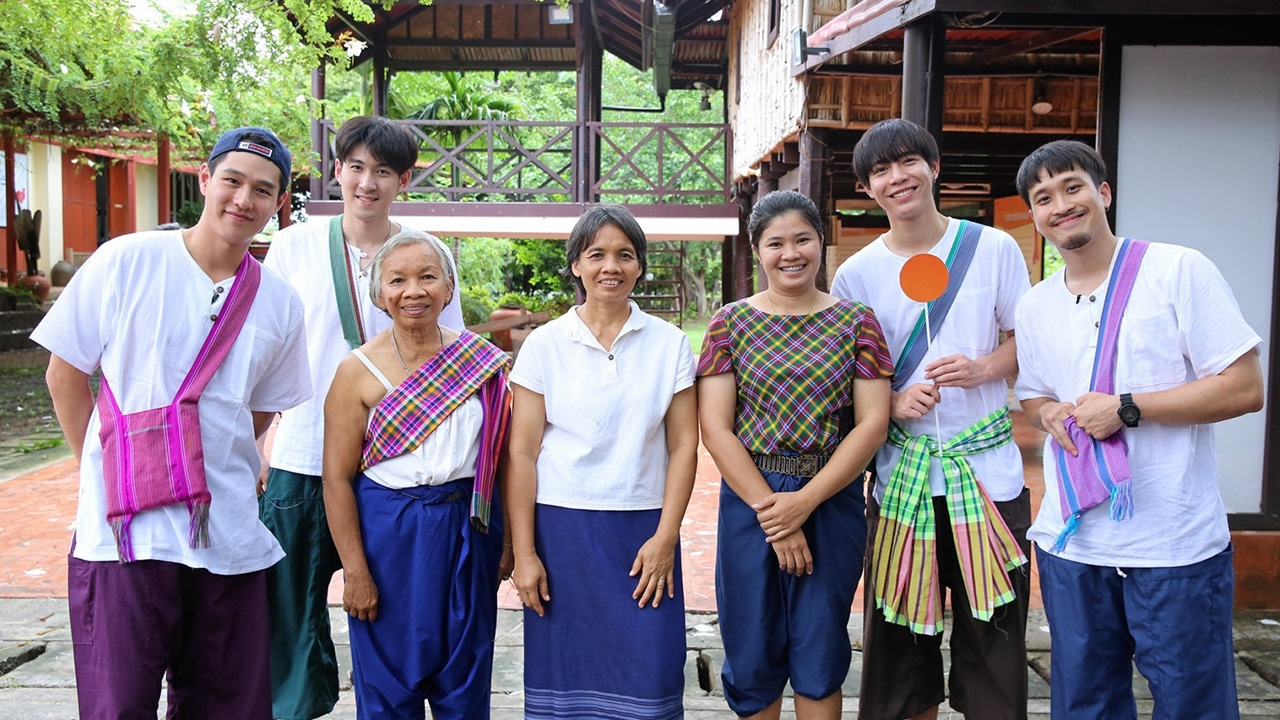 “ทอย-เฟย-กันสมาย-เฟิร์ส” ชวนเล่นว่าว