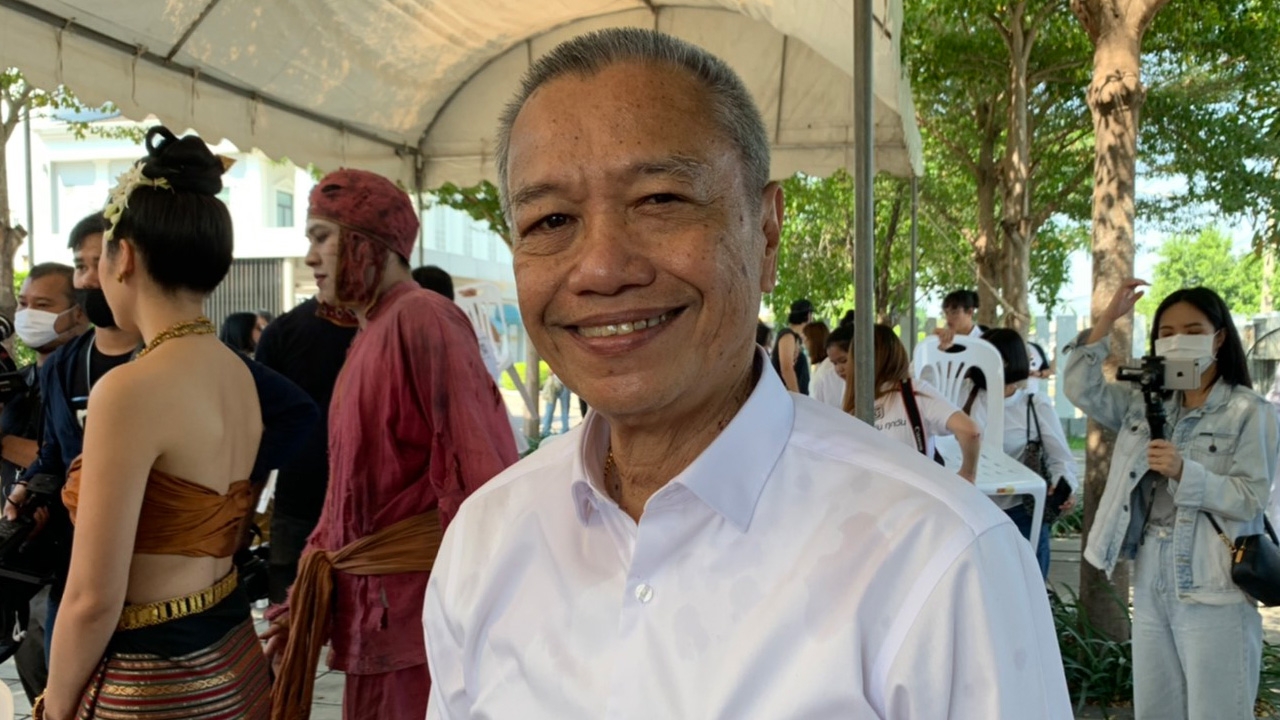 พ่อรอง เล่าวินาทีขนของออกจากบ้าน ทำใจลำบากที่จะขายรังรัก 