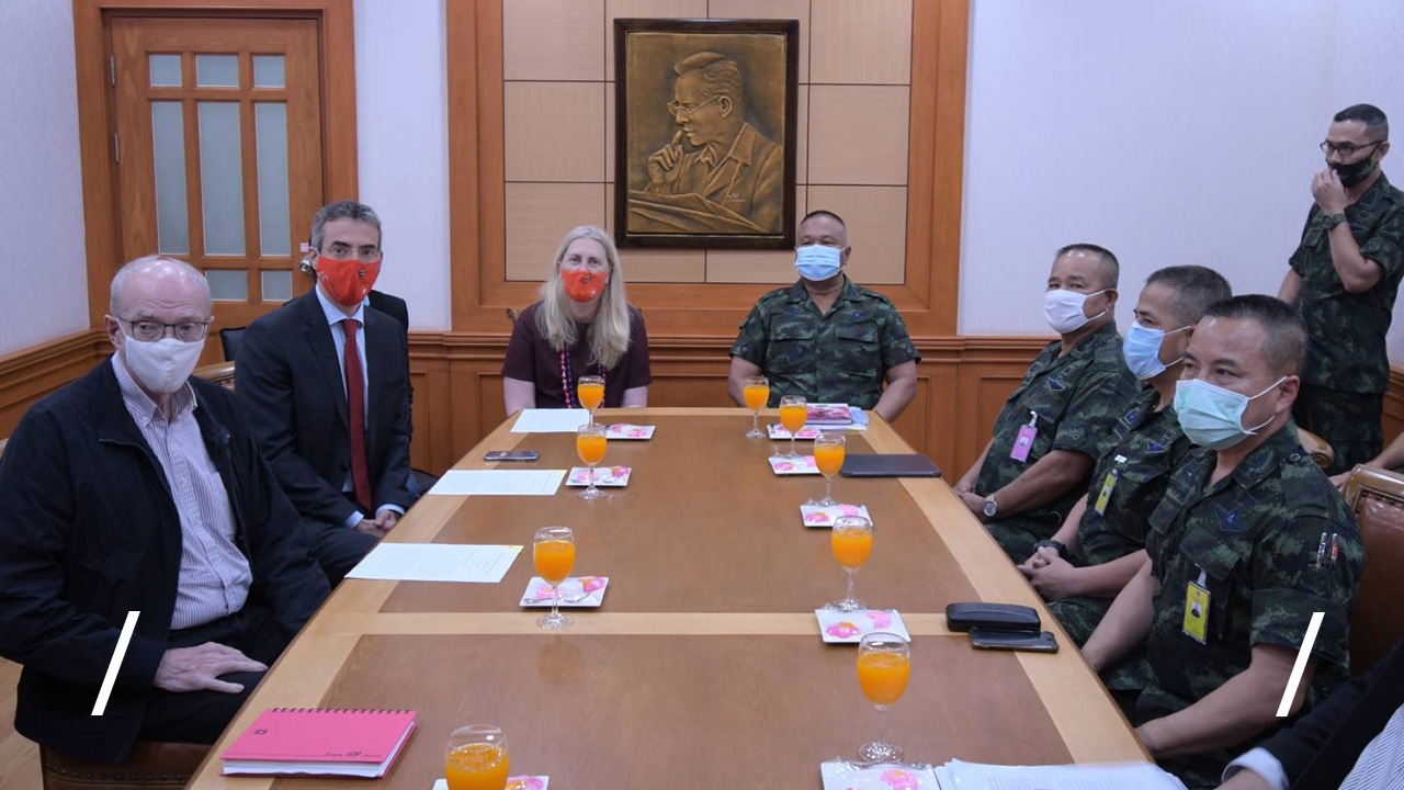 มทภ.4 เปิดค่ายสิรินธรรับ ทูตหญิงสวิตฯ ย้ำแก้ปัญหา จชต.ยึดหลักเจรจา