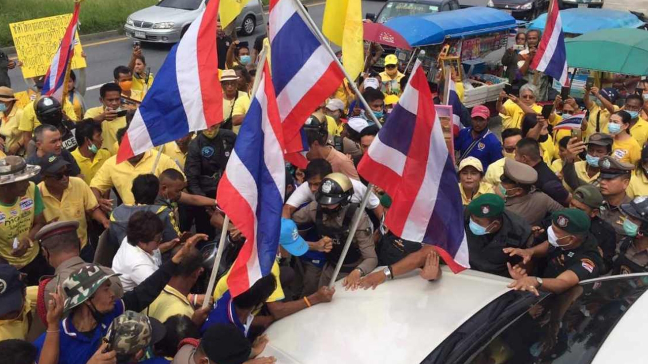 คนคอน เสียใจ เสื้อเหลืองทุบรถ ส่วน "ธนาธร" ถอนสมอกลับ กทม.แล้ว 