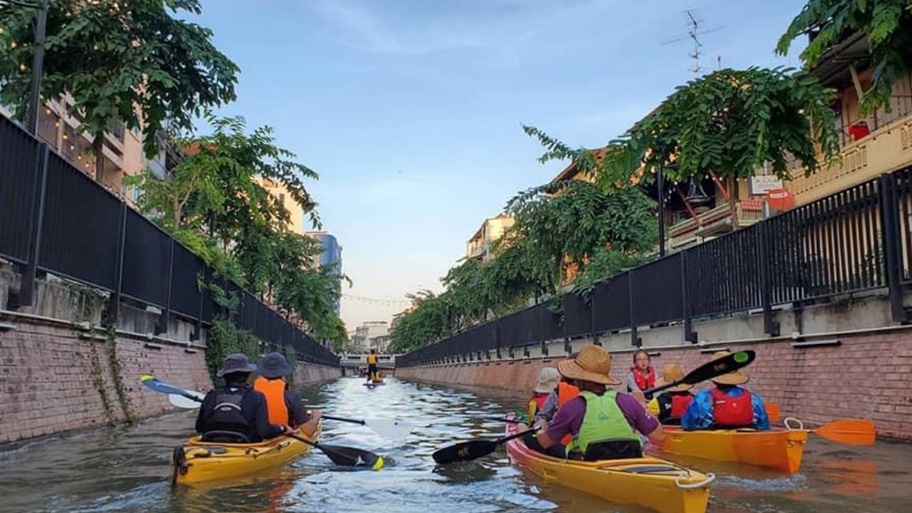 คนดูคลิปพายเรือคายัคคลองโอ่งอ่างกว่าล้านวิว นายกฯอยากให้มีที่คลองผดุงฯ