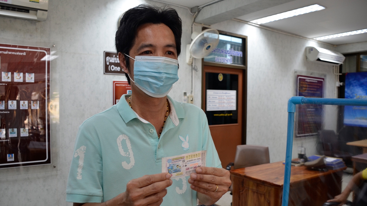 หนุ่มตราดเจ้าของร้านอาหารดวงเฮงถูกรางวัลที่ 1 เลขท้าย 661 รับเงิน 6 ล้าน