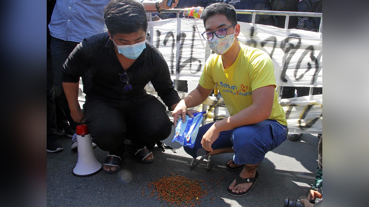 เทไว้ให้กิน 