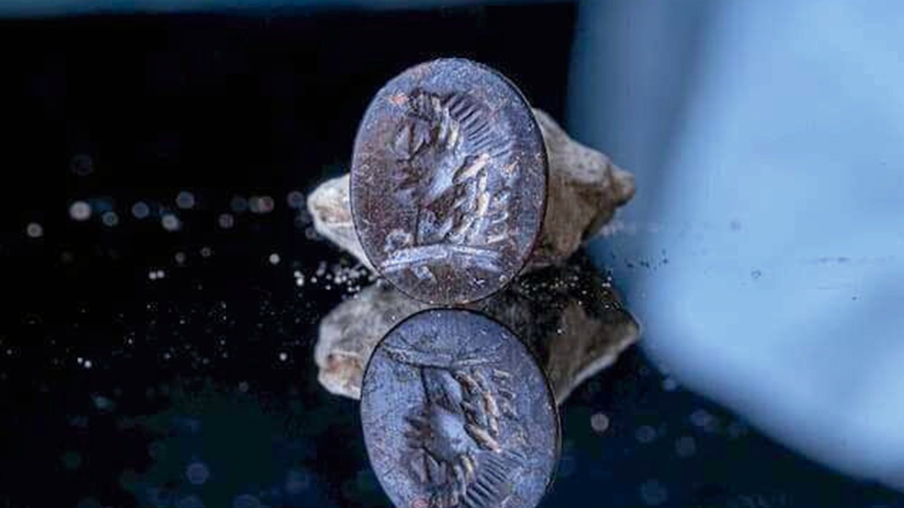 ตราอัญมณีสลักใบหน้าของเทพอพอลโล