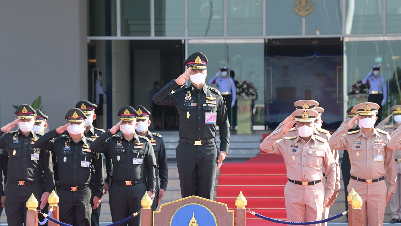 "บิ๊กแก้ว" ตรวจเยี่ยม "ทัพเรือ" ปลื้มดูแลผลประโยชน์ชาติทางทะเล