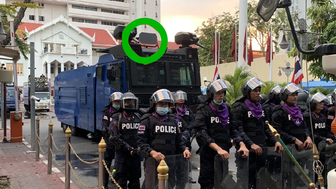 ตร.นำ LRAD ส่งคลื่นเสียงความถี่สูงติดบนรถจีโน่ ไว้รับมือผู้ชุมนุมที่ สตช.