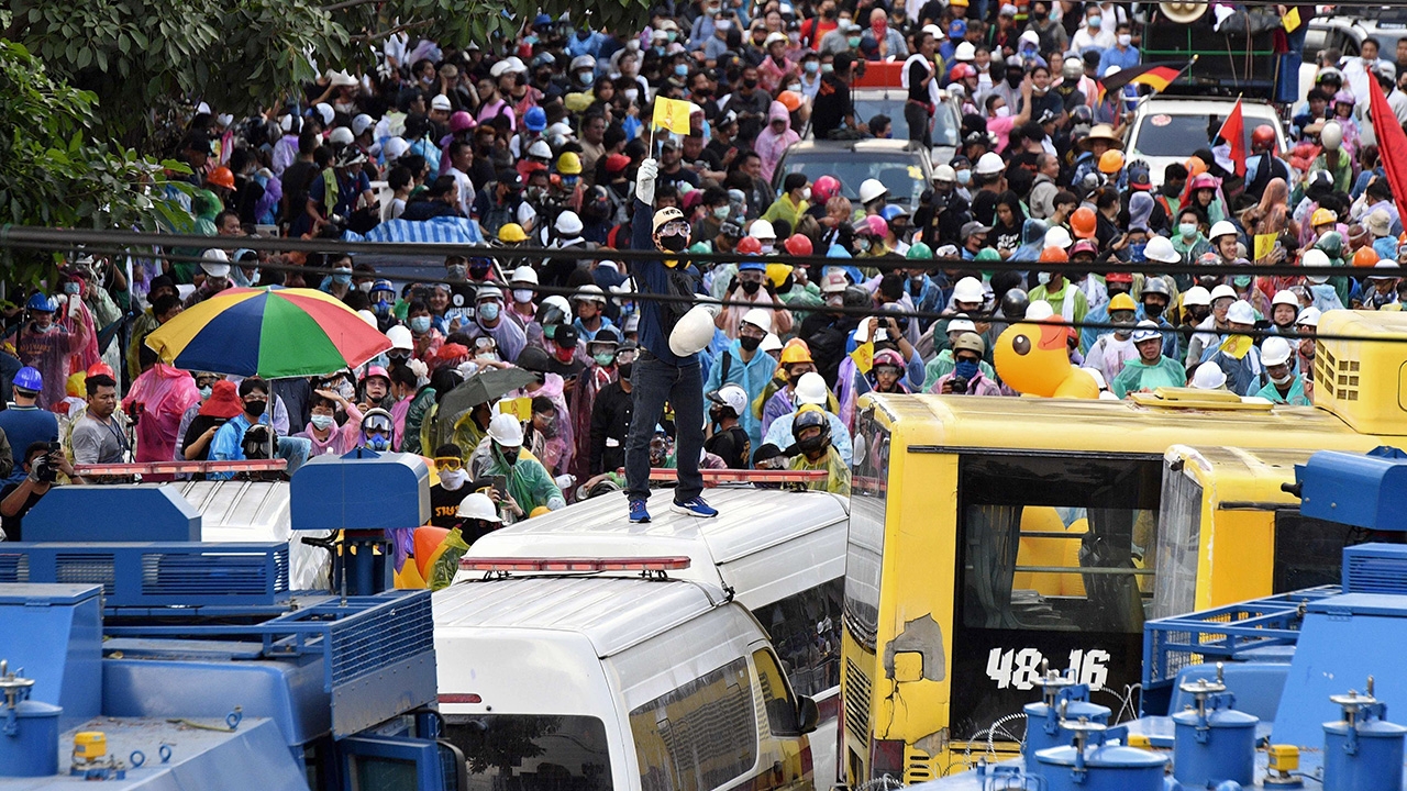 จับตาสถานการณ์ "การเมือง" ในสภา ผลการลงคะแนน จะมีผลอย่างไรกับการชุมนุม (คลิป)