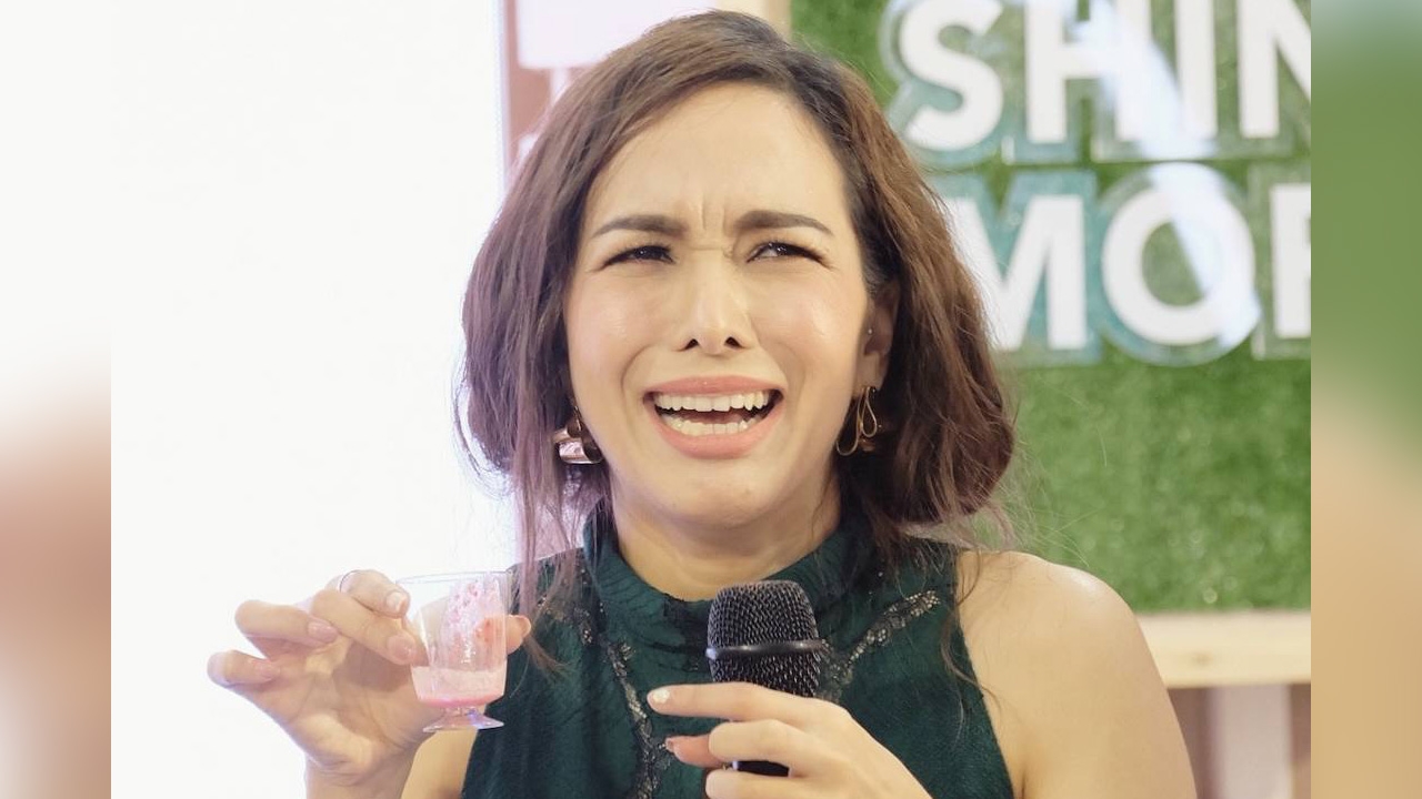 ซาร่า หน้าเหวอ ถูกหมอดูทักกลางรายการ ชีวิตรักไม่สมบูรณ์