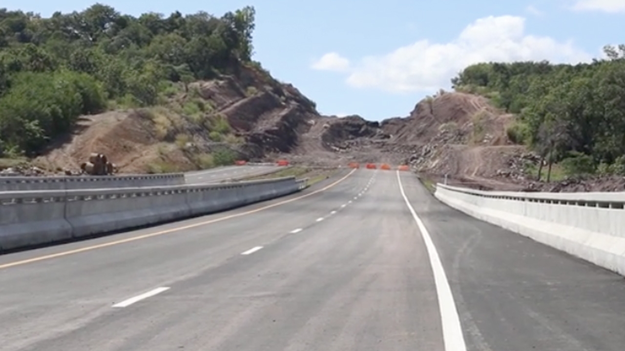 พังมาหลายคัน เตือนอย่าเชื่อ GPS แนะวิ่งถนน ทล.12 มุกดาหาร ยังทำไม่เสร็จ