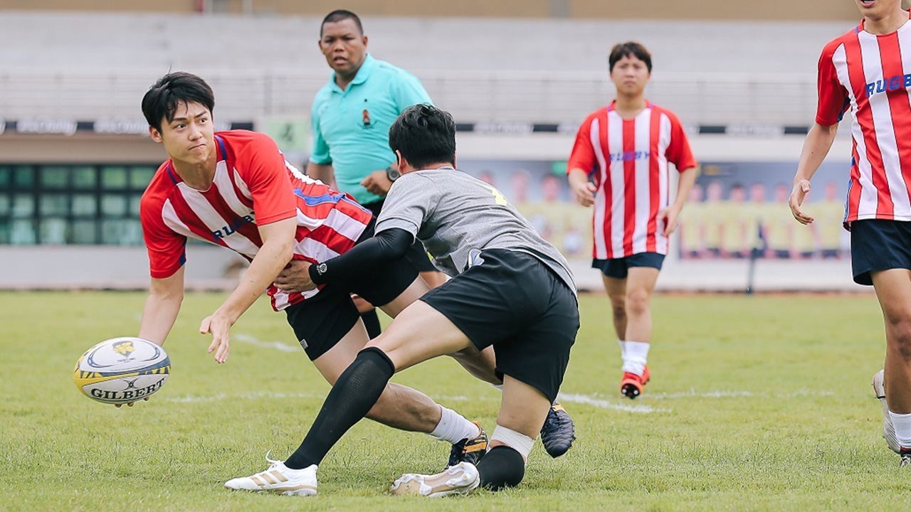 "ตราบฟ้ามีตะวัน" ตอนแรก "หมาก-ปั้นจั่น" โชว์สกิลรักบี้ เล่นจริง เจ็บจริง