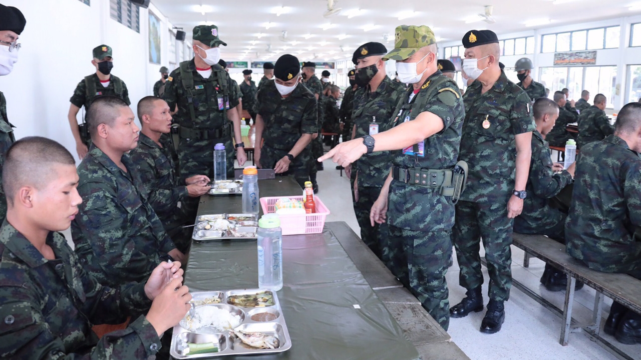 "บิ๊กบี้" ขึ้นเหนือเยี่ยมทหารใหม่ ตรวจโรงครัว ดูเรือนจำ ลุยชายแดน