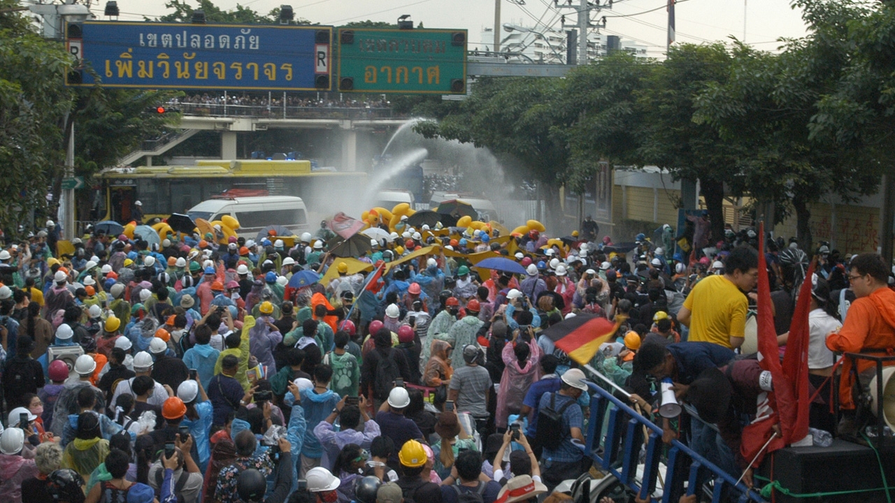  "โรม" ชี้ สถานการณ์บานปลาย เหมือน "ราดน้ำมันบนกองไฟ"