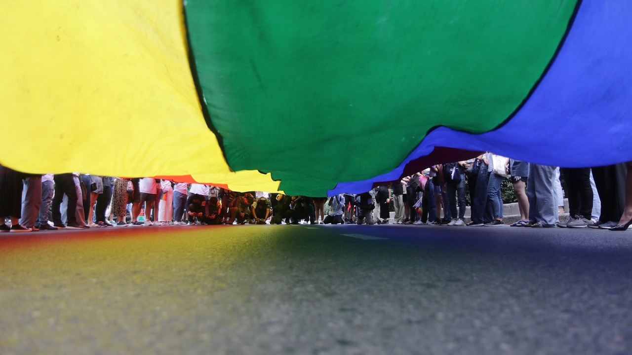 ประมวลภาพม็อบตุ้งติ้ง 2 แยกสามย่าน ผู้มีความหลากหลายทางเพศทยอยร่วม