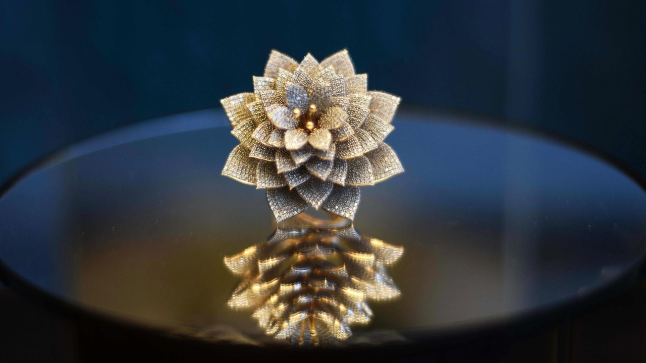 เปิดประมูลแหวนประดับเพชรจำนวนมากที่สุดในโลก