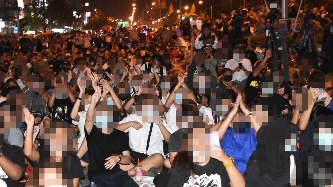 ภาคีนักศึกษาศาลายานัดชุมนุม วงเวียนหอนาฬิกา ยืน 3 ข้อเรียกร้องสำคัญ