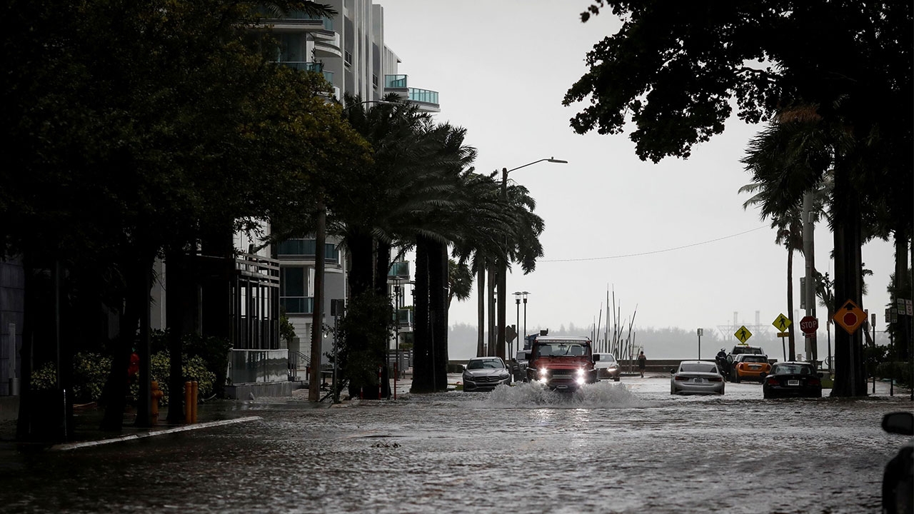 โซนร้อนอีตาเข้าสหรัฐอเมริกา ฟลอริดาอัดภาวะฉุกเฉินทันที