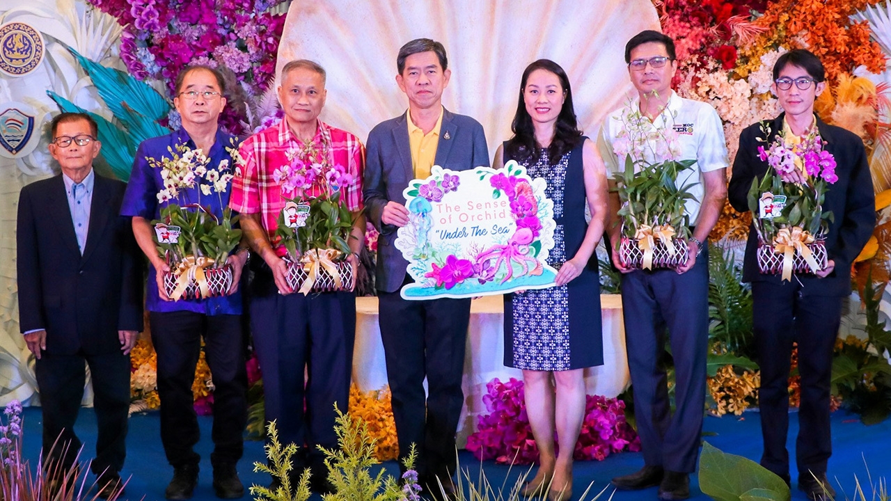 ผู้ว่าฯ จ.นครปฐม เปิดงาน "The Sense Of Orchid 2020" แสดงประติมากรรมดอกไม้