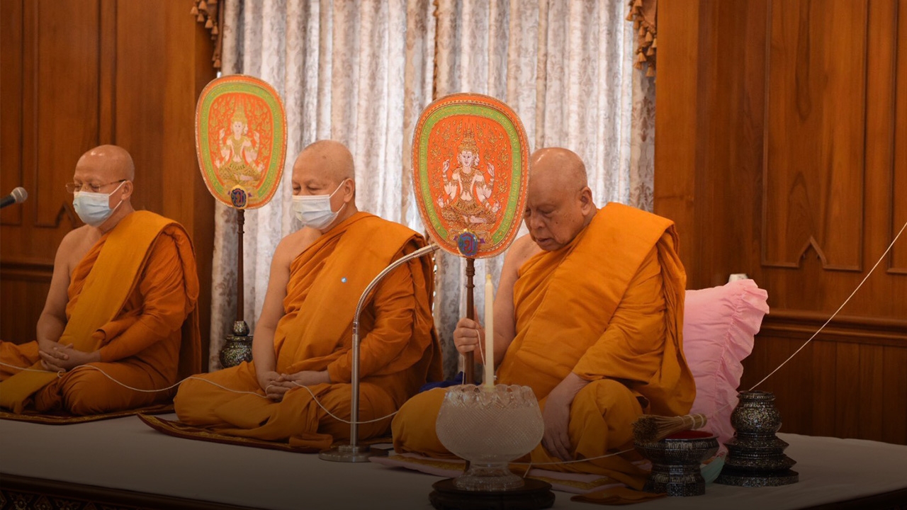 สมเด็จพระวันรัต นำพุทธศาสนิกชนสวดมนต์ถวายเป็นพระราชกุศล ในหลวง ร.9