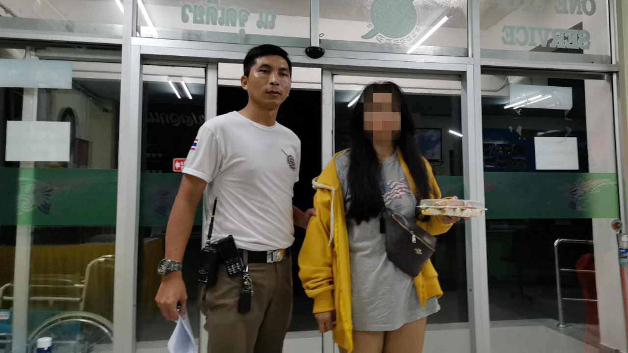 สาวโรงงานเพิ่งออกกะ เจอผัวตั้งวงก๊งเสียงดัง โมโหคว้ามีดจิ้มกระเดือกดับ