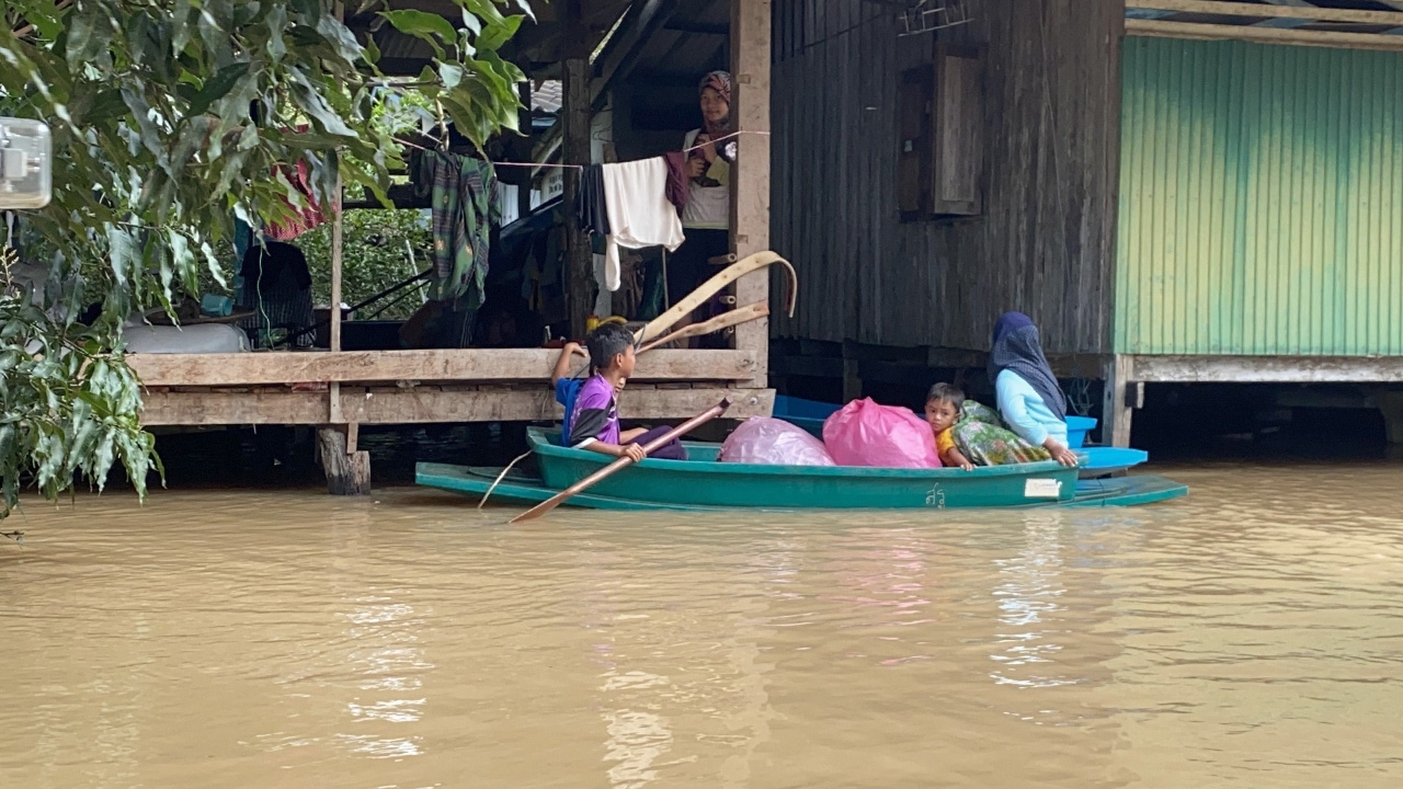 ปัตตานีท่วมหนัก น้ำมิด 40 ครัวเรือน ชาวบ้านโอดไม่มีหน่วยงานใดมาดูแล