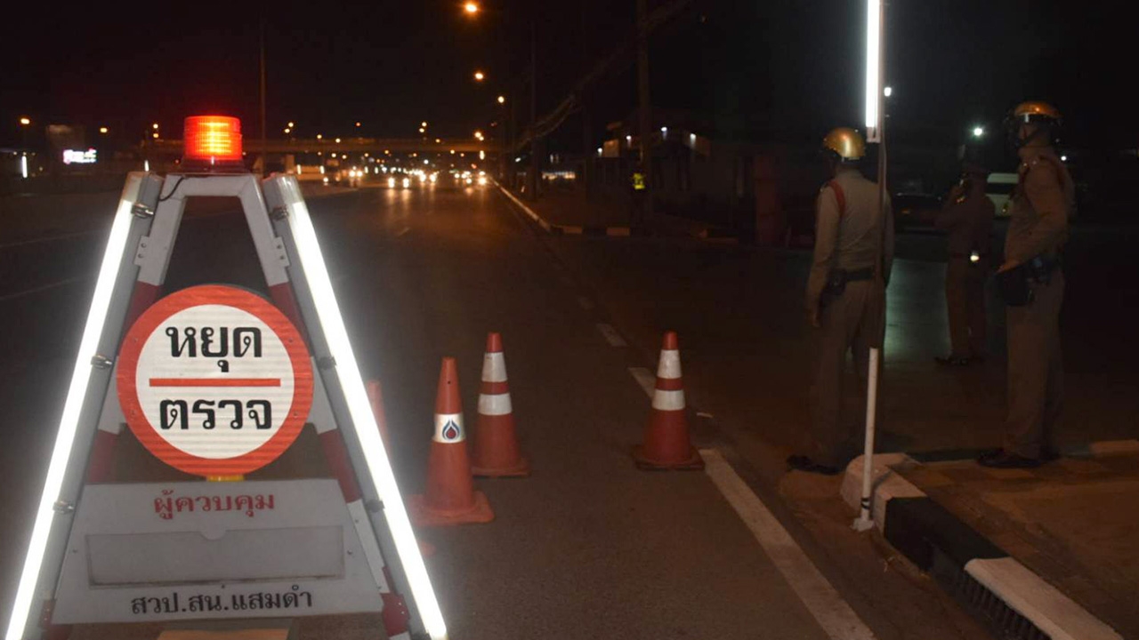 ตำรวจเริ่มตั้งด่านสกัด “โควิดระลอกใหม่” หลังผู้ว่าฯ กทม.ประกาศ 10 มาตรการ