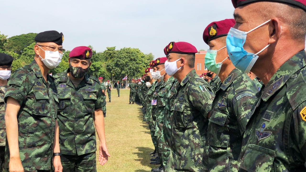 "บิ๊กเป้ง" เยี่ยม "ทหารรบพิเศษ" มอบของปีใหม่ ชมผู้ปิดทองหลังพระ