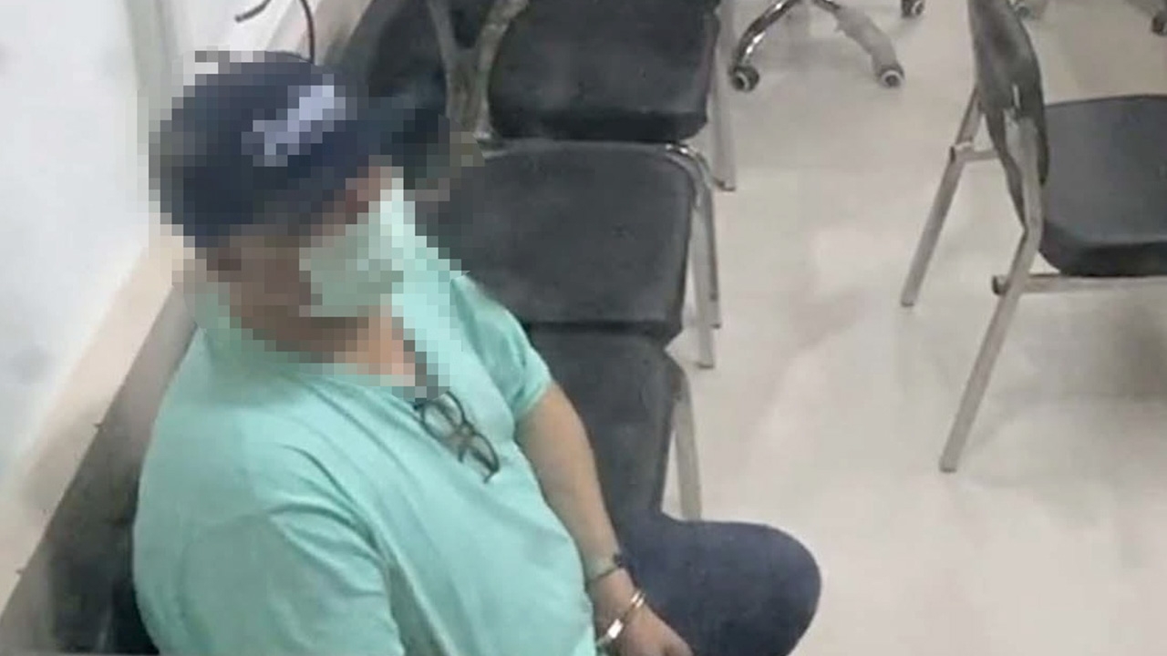 ตำรวจแจ้งข้อหาเพิ่ม เสี่ยแพรทำร้ายลูกหนี้ ฝากขังออนไลน์ส่งเข้าเรือนจำ 